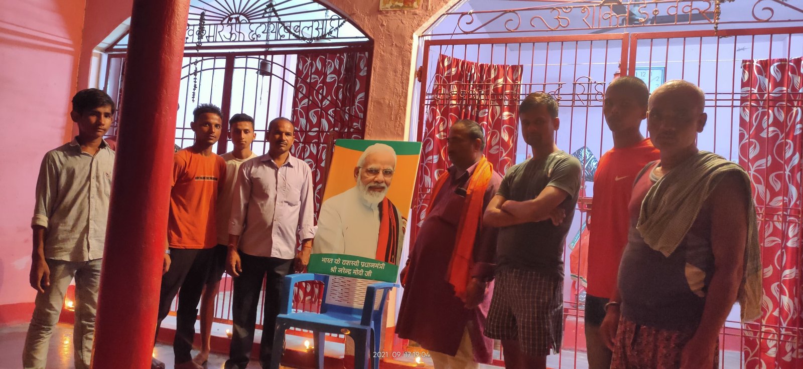 PM मोदी के 71वें जन्मदि पर : खगड़िया भाजपा नेताओं ने 71 किलो लड्डू का भोग बजरंग बली स्थान पर चढ़ा कर उनके दिर्घायु होने की कामना की..