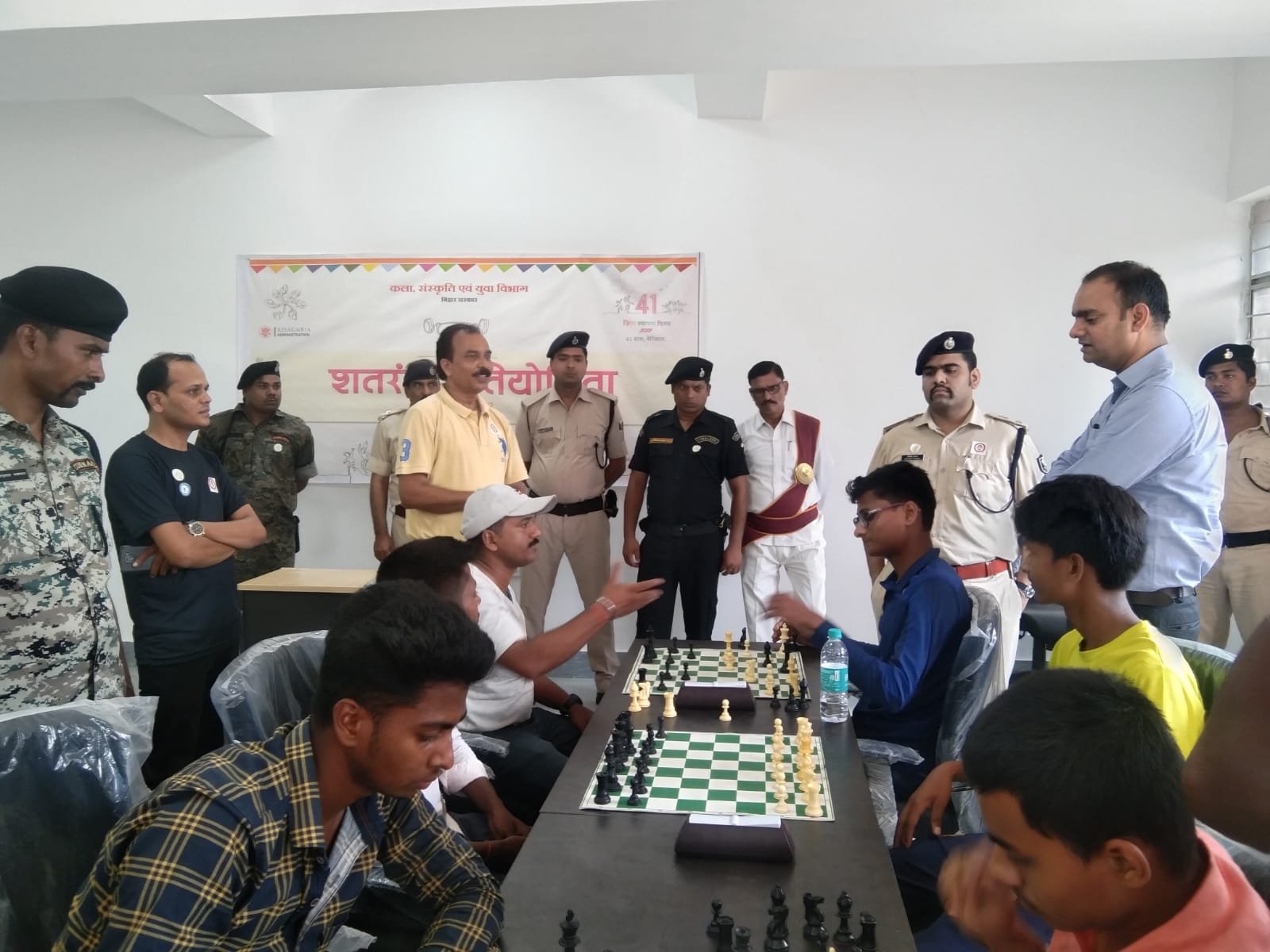 खगड़िया जिला शतरंज संघ द्वारा आयोजित एक दिवसीय रैपिड शतरंज प्रतियोगिता में हर्षवर्धन और रुद्रवीर बने चैंपियन...