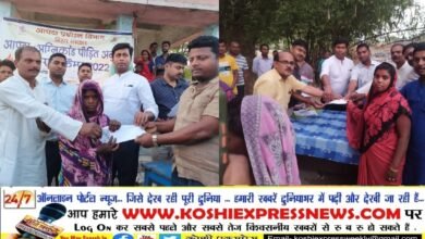 डीएम के निर्देश पर एसडीओ अमित अनुराग अग्निकांड से पीड़ित लोगों के बीच राहत सामग्री, अनुदान राशि सहित राशन कार्ड कराया मुहैया...